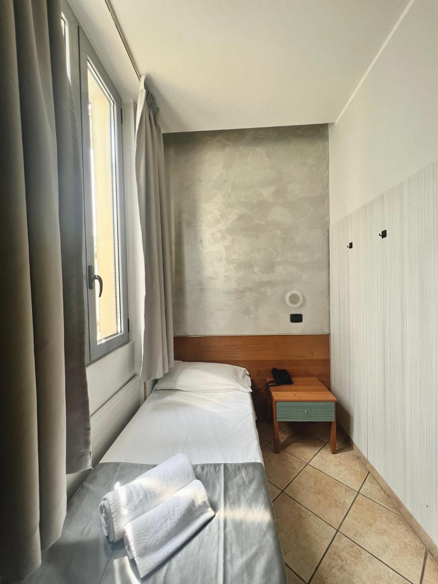 Hotel Sara Milan Exterior photo